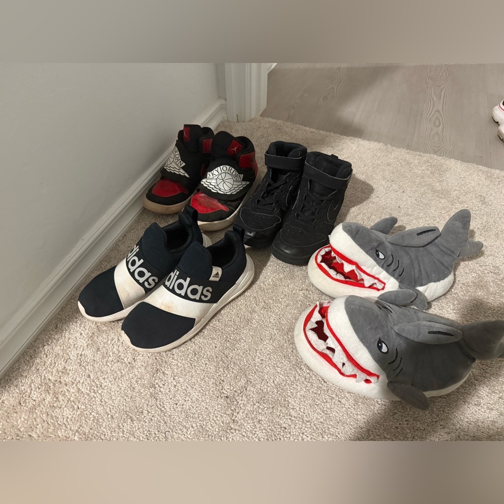 Boys Namebrand Shoes Sz 2/2.5